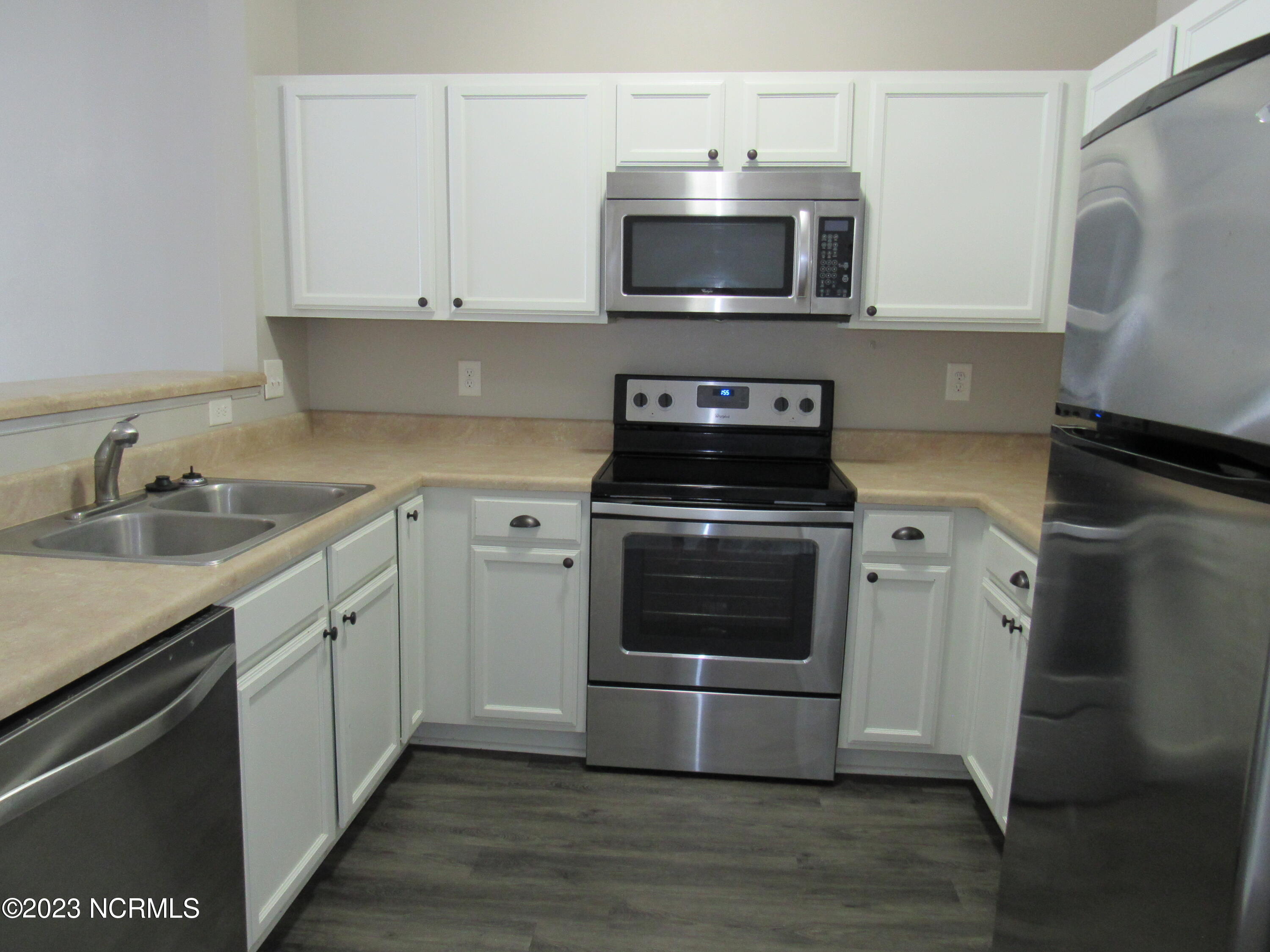 266 Caldwell Loop Jacksonville, NC 28546 - Photo 8 of 23 Kitchen