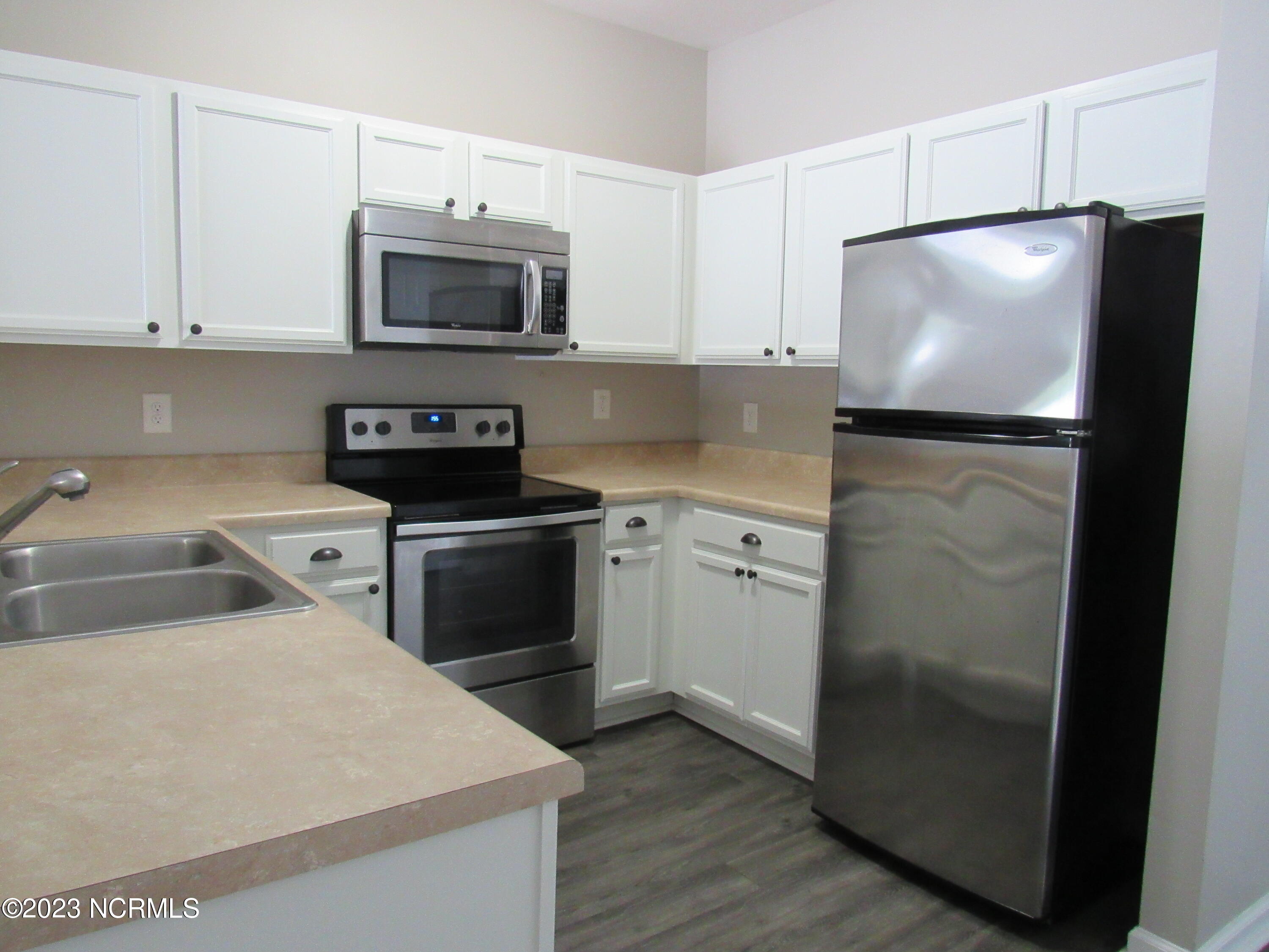 266 Caldwell Loop Jacksonville, NC 28546 - Photo 9 of 23 Kitchen 2