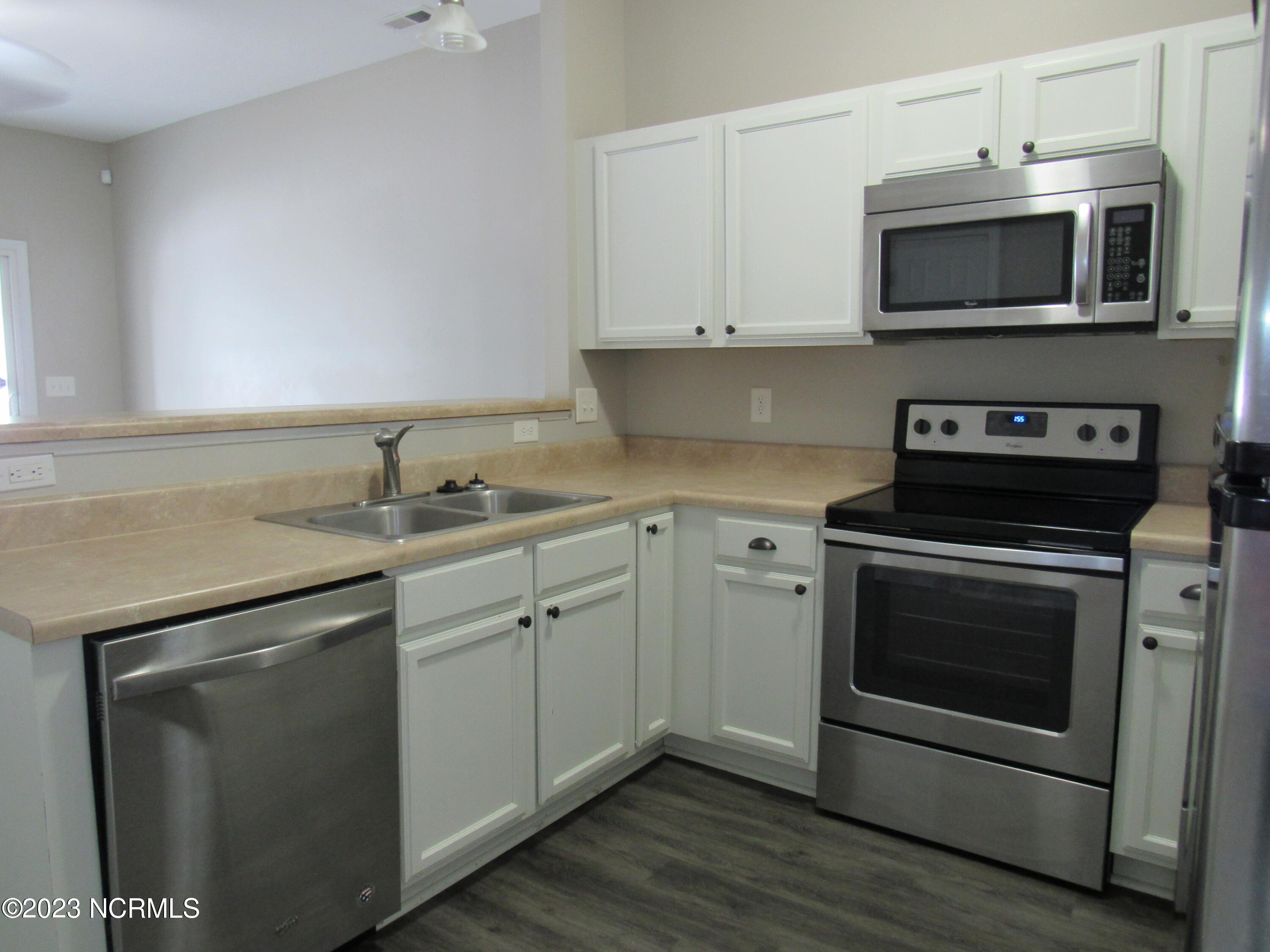 266 Caldwell Loop Jacksonville, NC 28546 - Photo 10 of 23 Kitchen 3