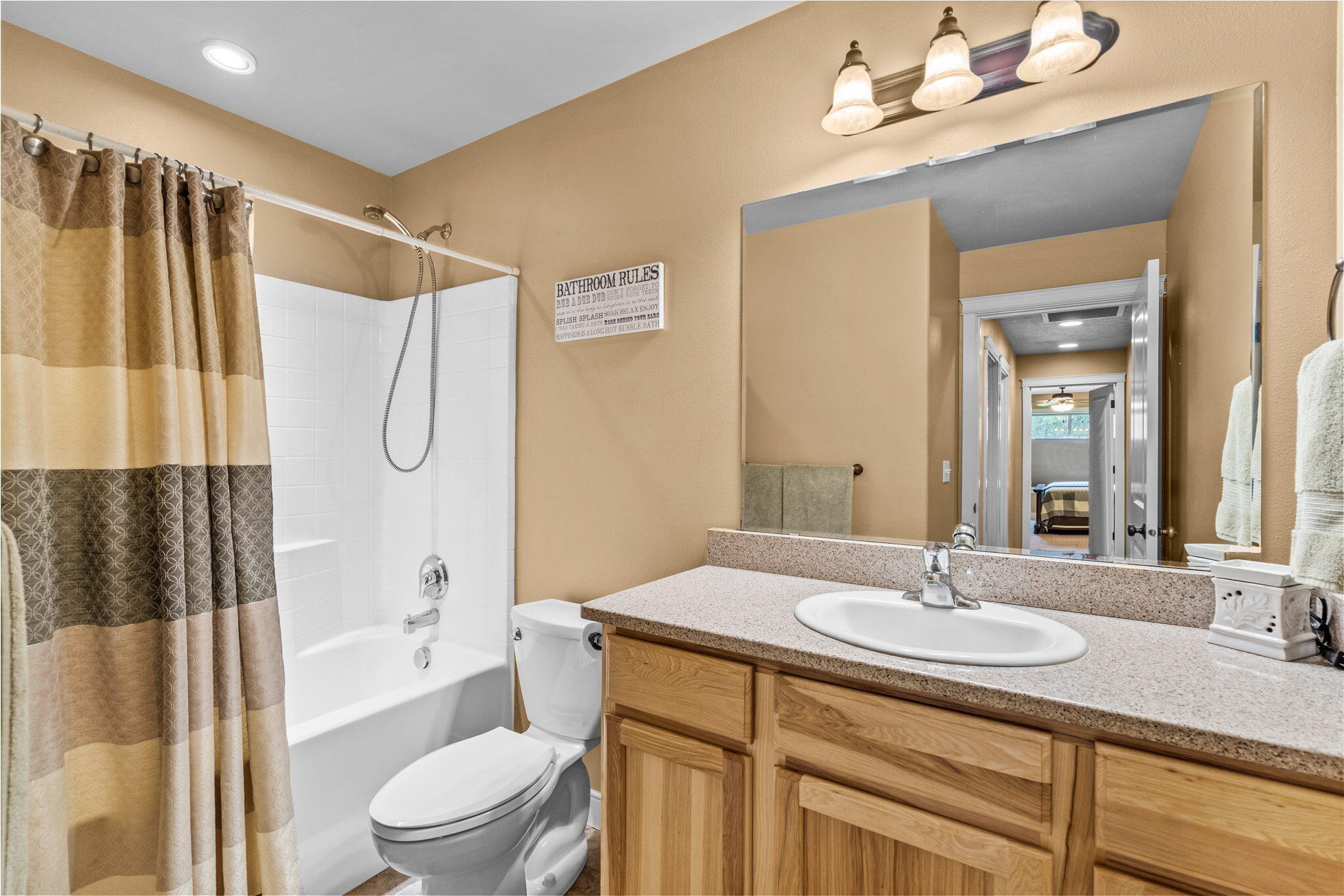 16048 Aqua Road La Pine, OR 97739 - Photo 23 of 38 Main Bath