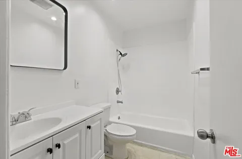 $415,000 | 410 North Market Street, Unit 3, Inglewood, CA 90302