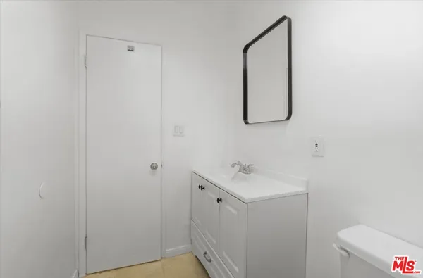 $415,000 | 410 North Market Street, Unit 3, Inglewood, CA 90302