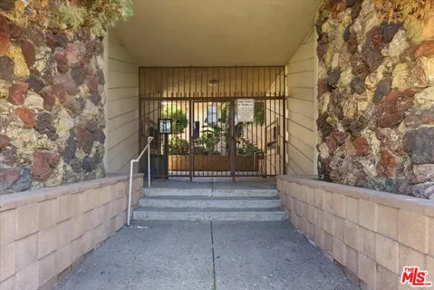 $415,000 | 410 North Market Street, Unit 3, Inglewood, CA 90302