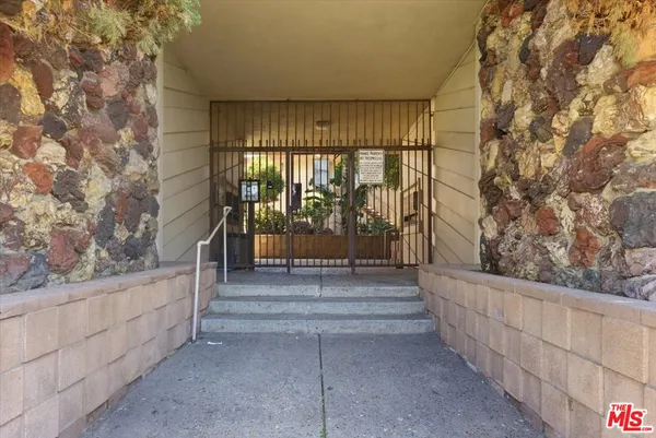 $415,000 | 410 North Market Street, Unit 3, Inglewood, CA 90302