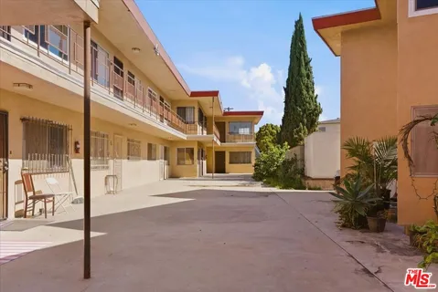 $415,000 | 410 North Market Street, Unit 3, Inglewood, CA 90302