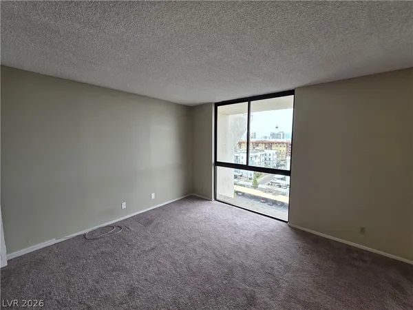 $1,350 | 3930 South University Center Drive, Unit 901, Las Vegas, NV 89119