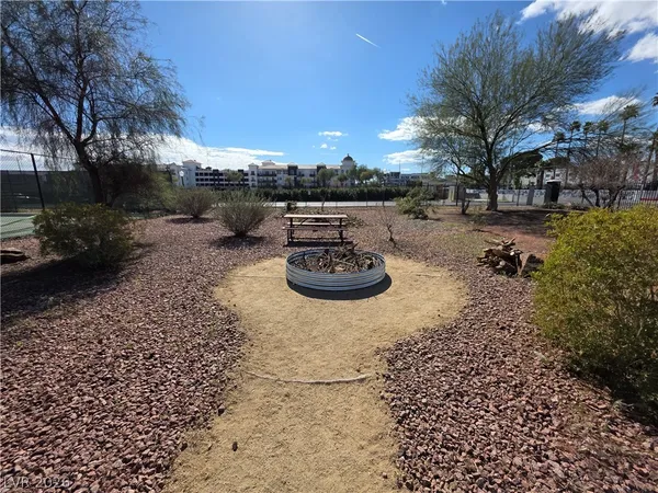 $1,350 | 3930 South University Center Drive, Unit 901, Las Vegas, NV 89119