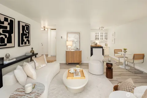 $595,000 | 6225 Lake Washington Boulevard Northeast, Unit 208, Kirkland, WA 98033