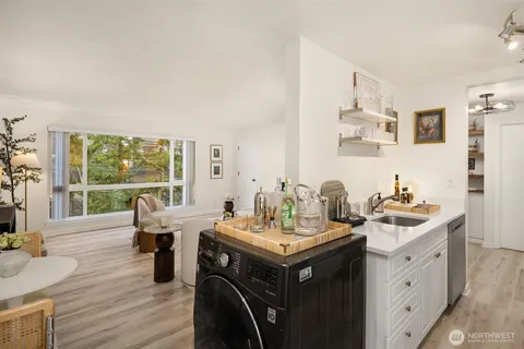 $595,000 | 6225 Lake Washington Boulevard Northeast, Unit 208, Kirkland, WA 98033