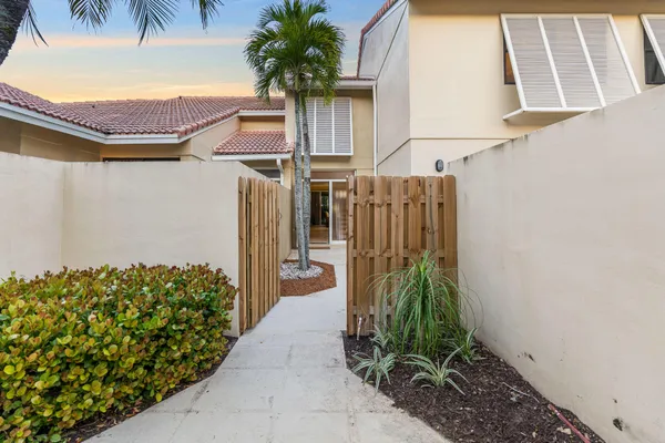 $4,500 | 229 Old Meadow Way, Palm Beach Gardens, FL 33418
