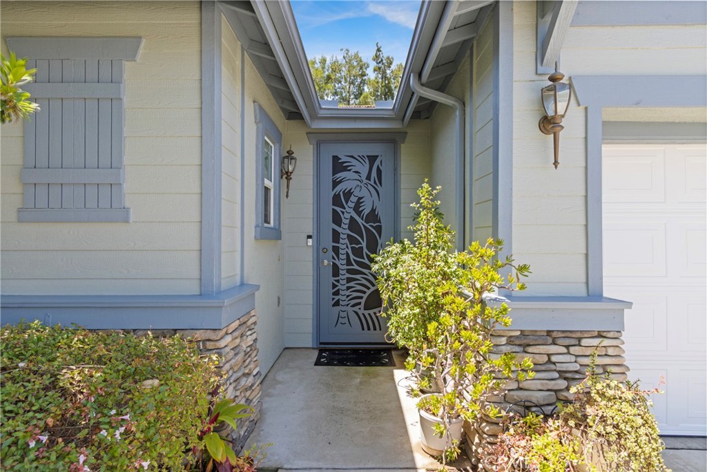 33145 Vermont Road Temecula, CA 92592 - Photo 2 of 41 a view of a entryway