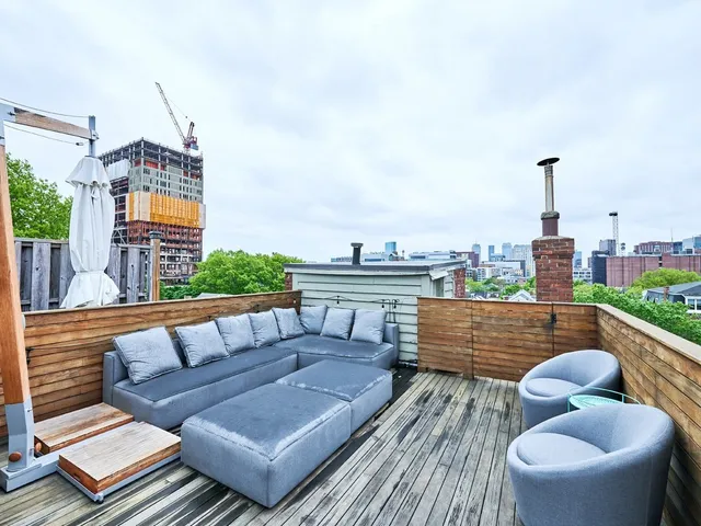 a picture of wall with a white wall