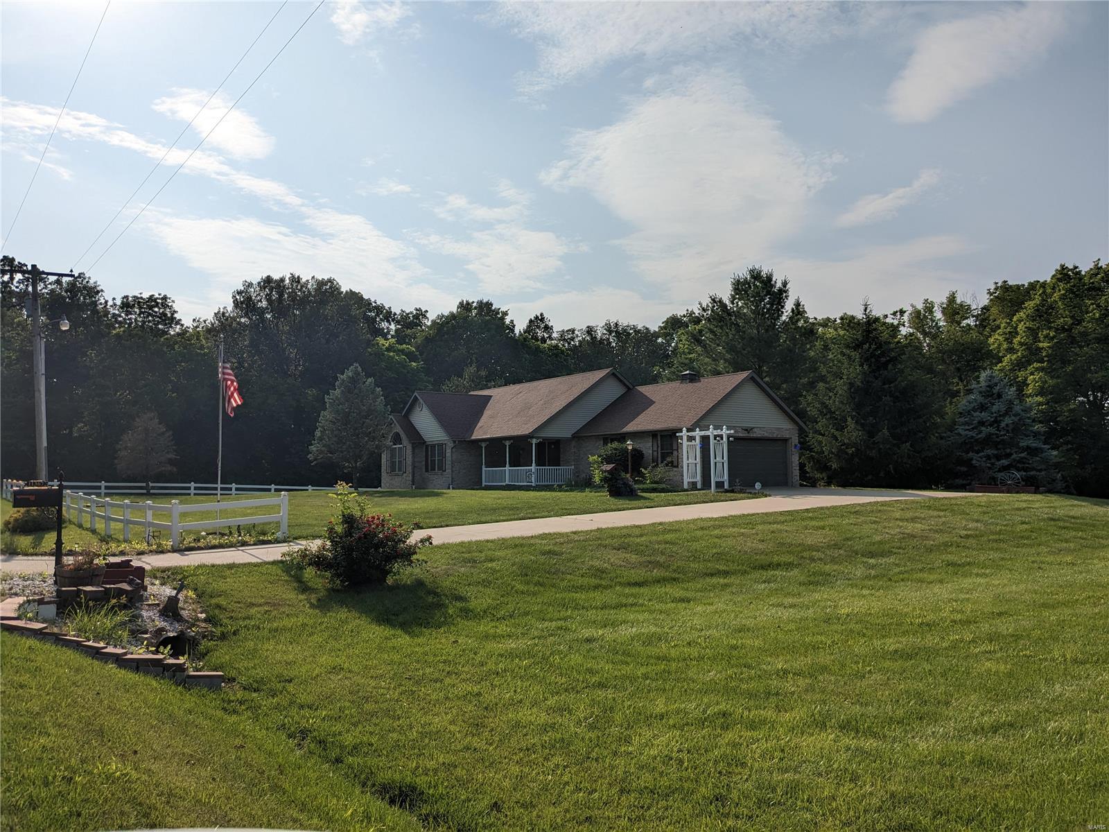 11367 Eiff Road Marissa, IL 62257 - Photo 2 of 33