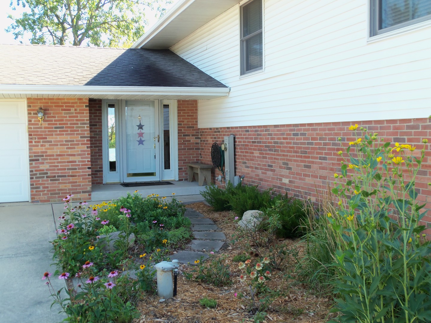 2874 East 28th Road Seneca, IL 61360 - Photo 5 of 51 a front view of a house with garden