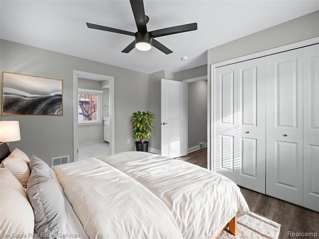 895 Harcourt Road Grosse Pointe Park, MI 48230 - Photo 13 of 17