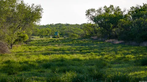 $966,000 | 18000 Fm 791, Campbellton, TX 78008