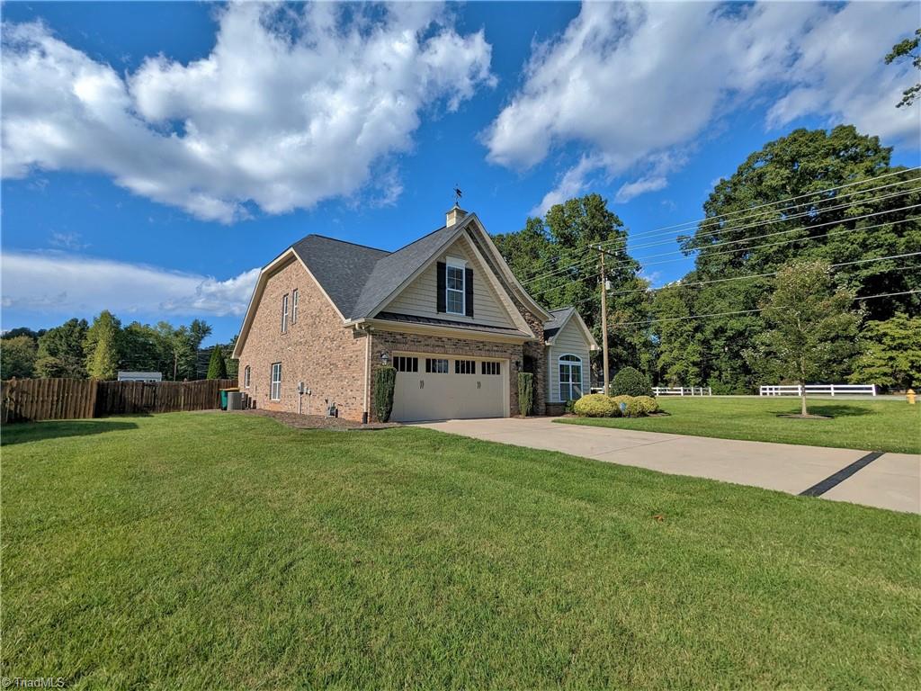 6207 Hamptonburg Road Clemmons, NC 27012 - Photo 5 of 42 Gallery Image 5
