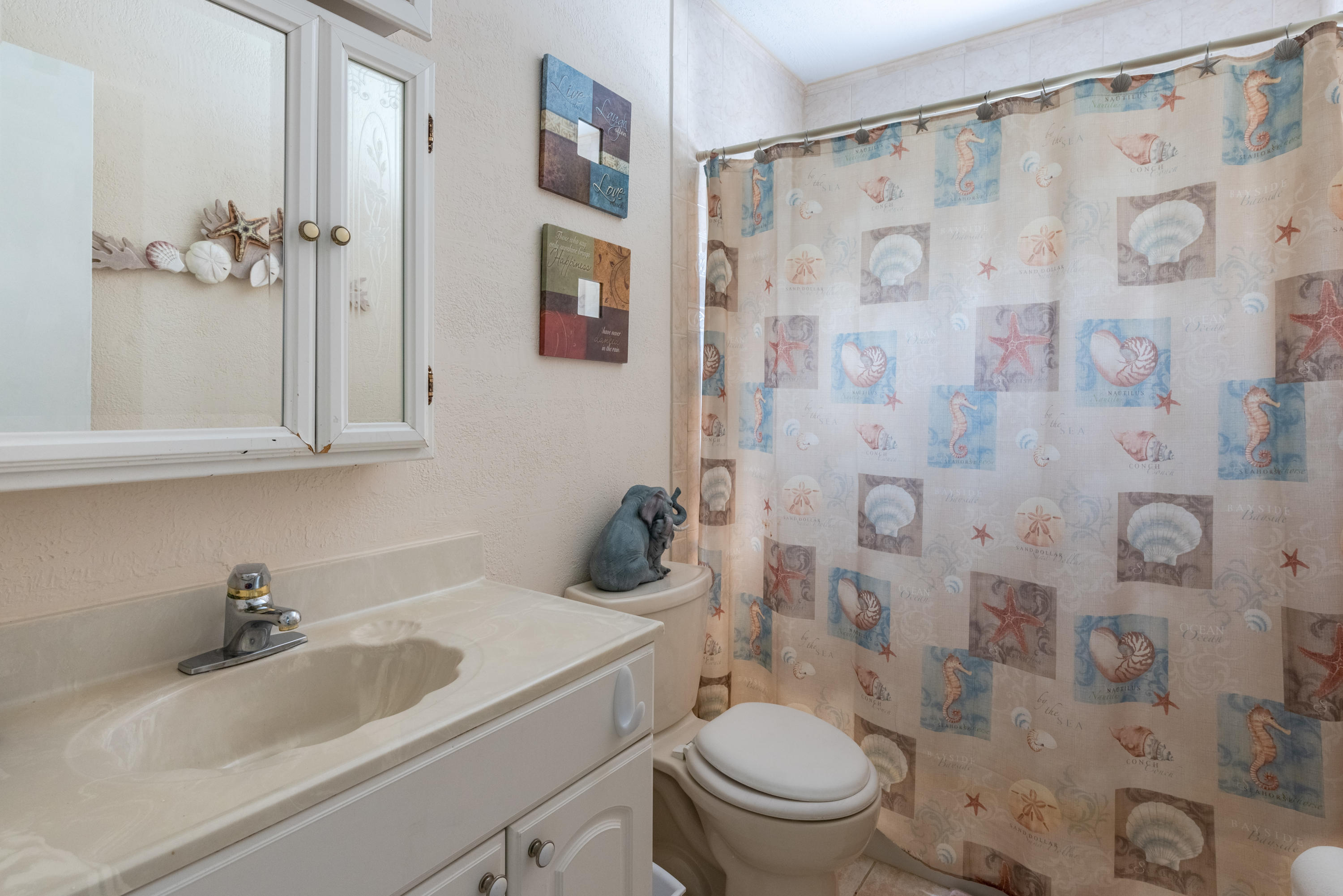 9833 Liberty Road Boca Raton, FL 33434 - Photo 17 of 46 Guest Bathroom