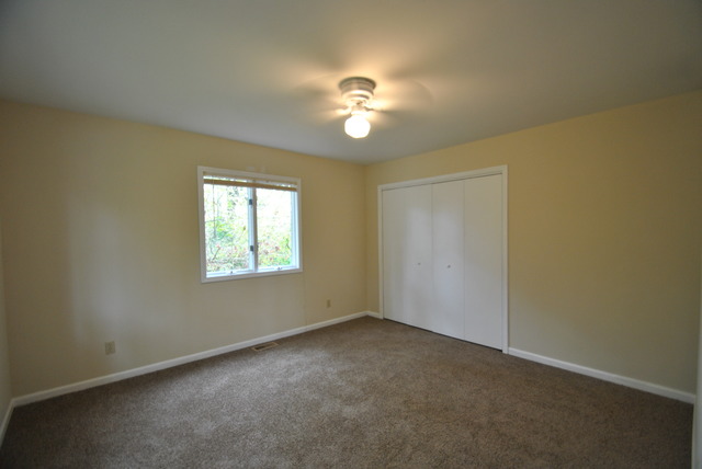42W734 Kedeka Road Sugar Grove, IL 60554 - Photo 8 of 25 an empty room with a window