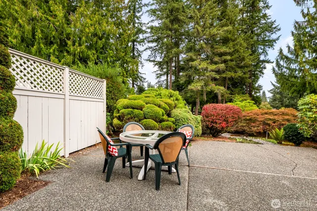 $825,000 | 2015 Mill Pointe Drive Southeast, Mill Creek, WA 98012
