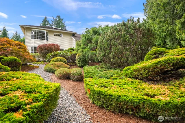 $825,000 | 2015 Mill Pointe Drive Southeast, Mill Creek, WA 98012