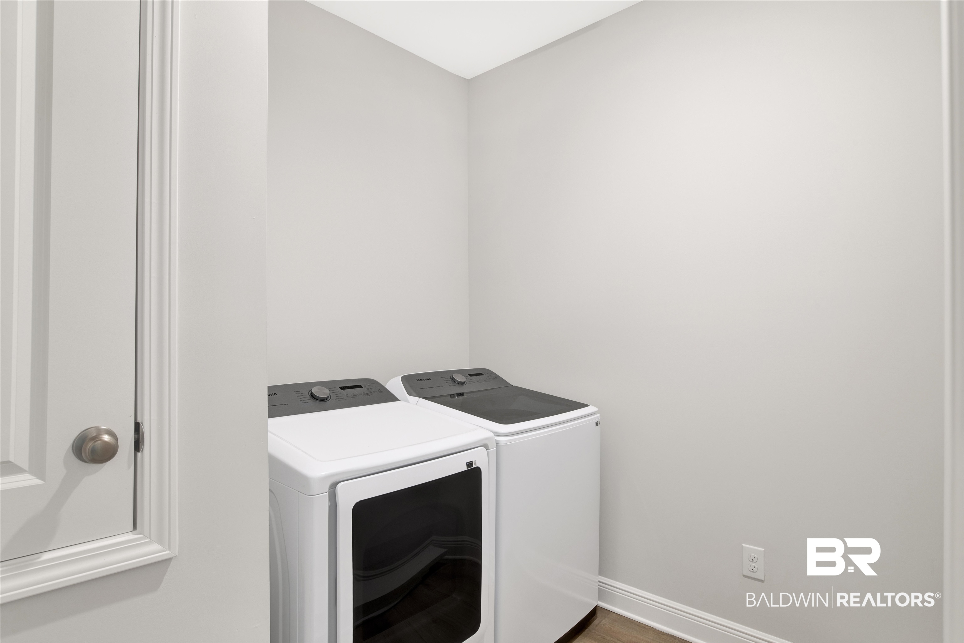 1078 Melbourne Court Foley, AL 36535 - Photo 15 of 20 Laundry Room