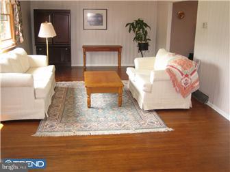 3027 Appledale Road Audubon, PA 19403 - Photo 4 of 12 Living Room