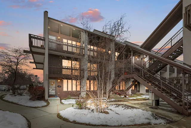 $274,700 | 6600 West Wood River Drive, Unit 201, Niles, IL 60714