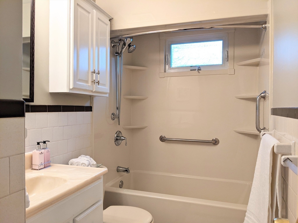 14 Fayette Road Bedford, MA 01730 - Photo 31 of 39 Gallery Image 31