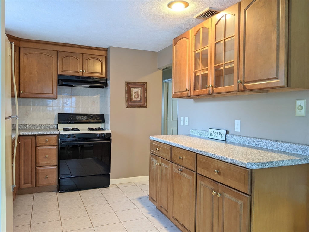 14 Fayette Road Bedford, MA 01730 - Photo 10 of 39 Gallery Image 10