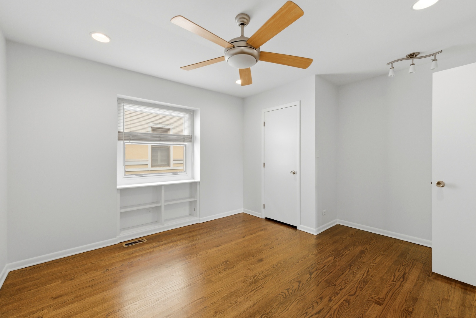 2666 Prairie Avenue, Unit B Evanston, IL 60201 - Photo 18 of 38