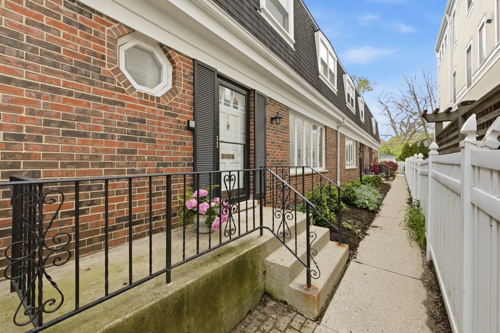 2666 Prairie Avenue, Unit B Evanston, IL 60201 - Photo 2 of 38