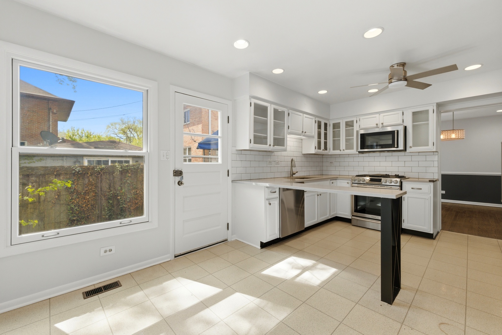 2666 Prairie Avenue, Unit B Evanston, IL 60201 - Photo 8 of 38