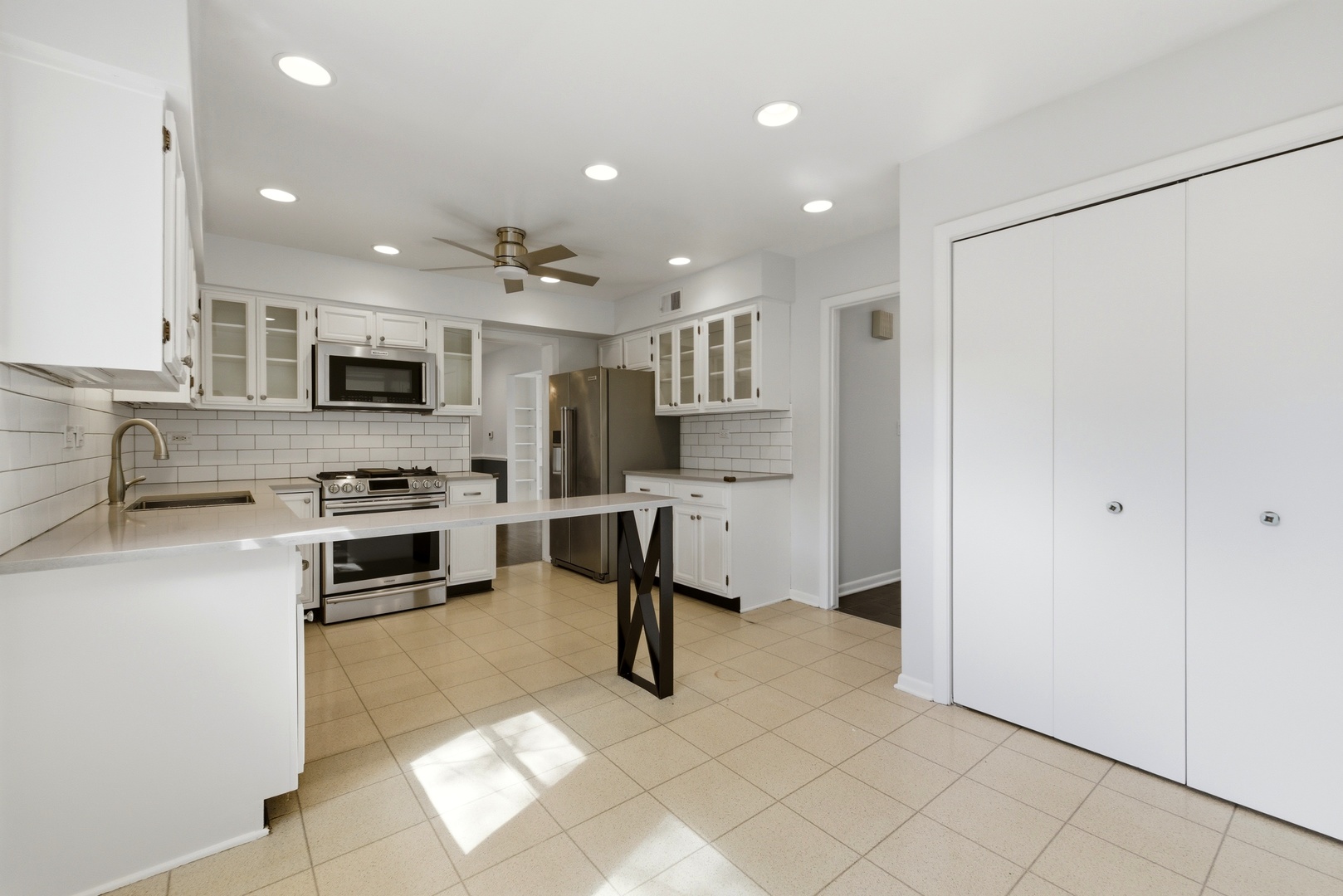 2666 Prairie Avenue, Unit B Evanston, IL 60201 - Photo 9 of 38