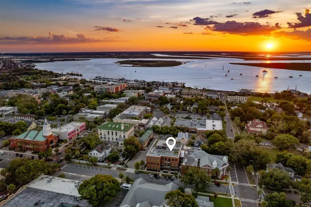 a picture of a bench in it