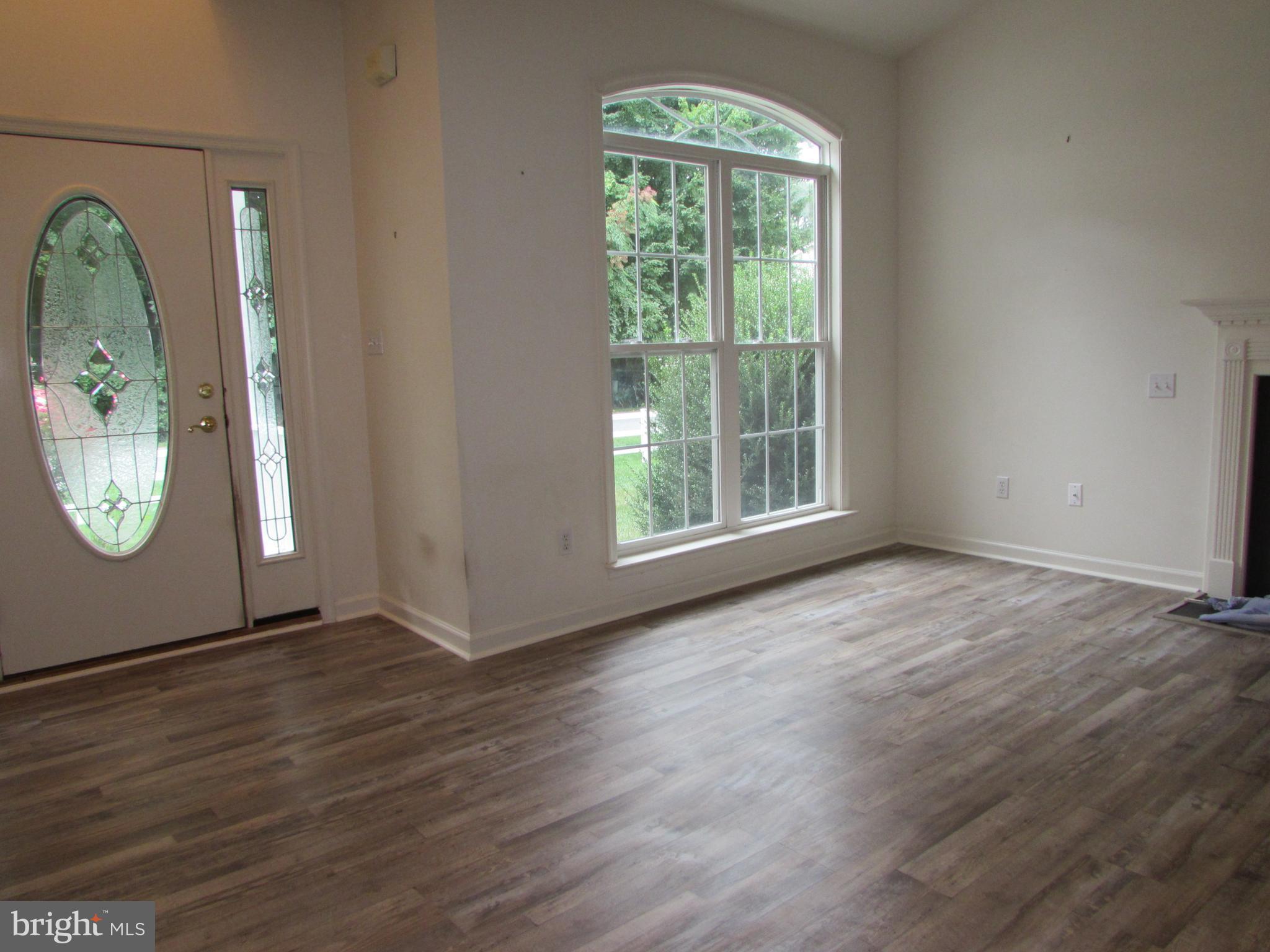 87 Hingham Lane Berlin, MD 21811 - Photo 9 of 39 Entrance Living room