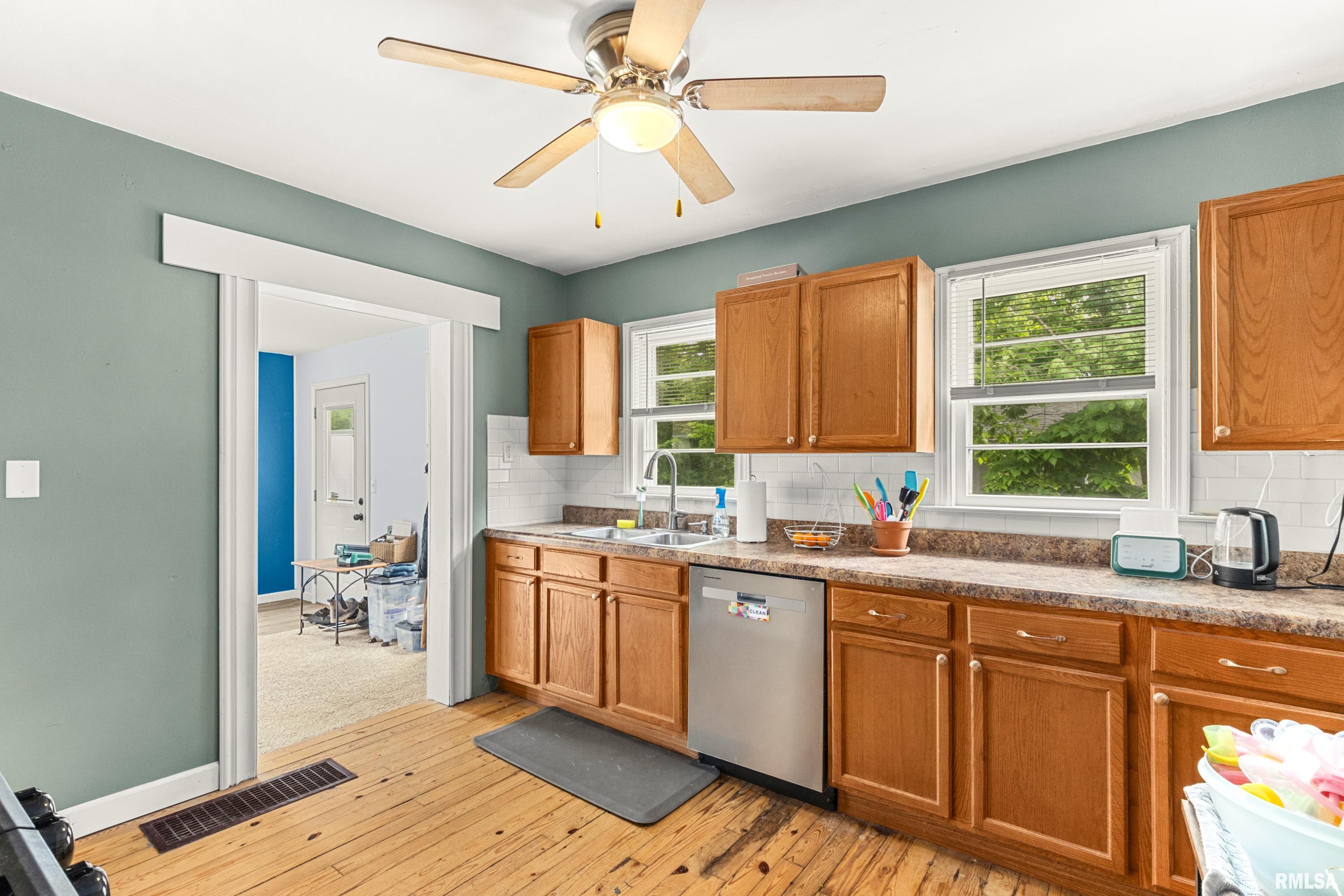 403 Edgewood Court Washington, IL 61571 - Photo 16 of 33