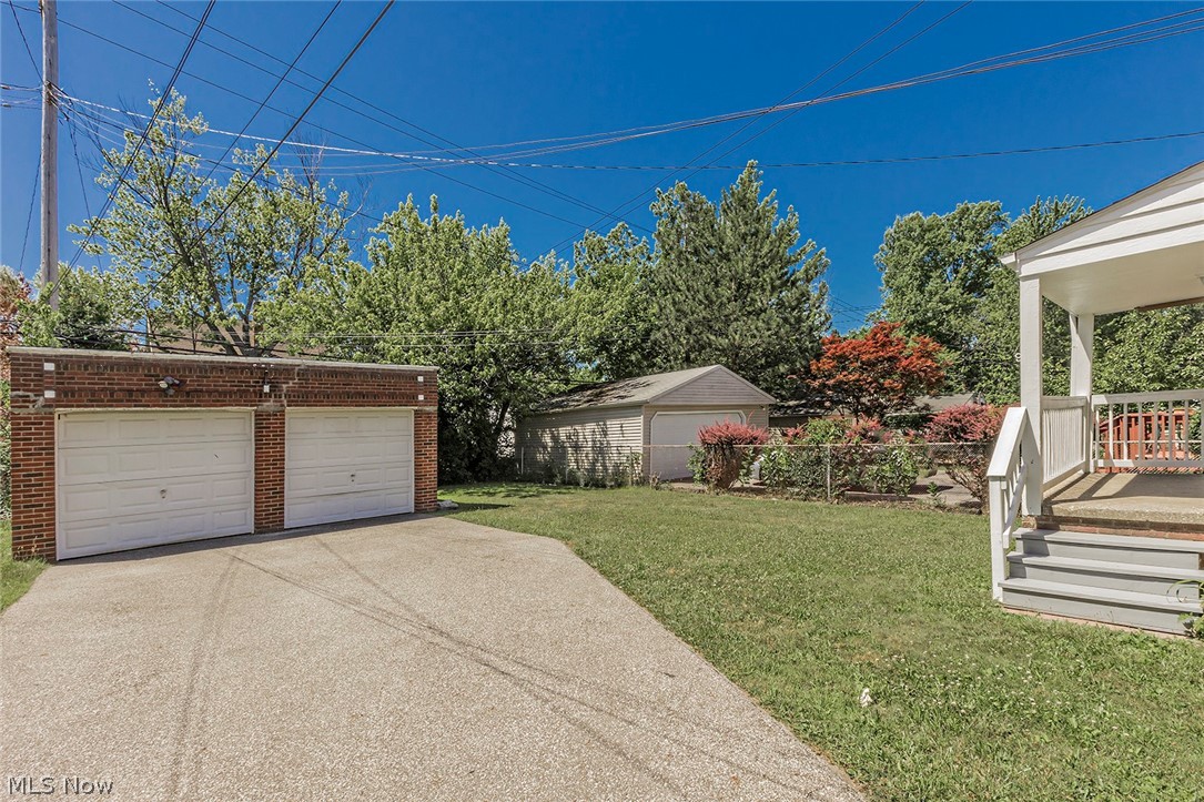 3266 Yorkshire Road Cleveland, OH 44118 - Photo 3 of 34