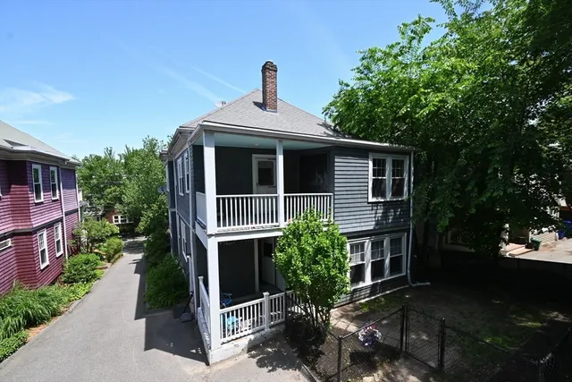 $3,800 | 226 Winchester Street, Unit 2, Brookline, MA 02446