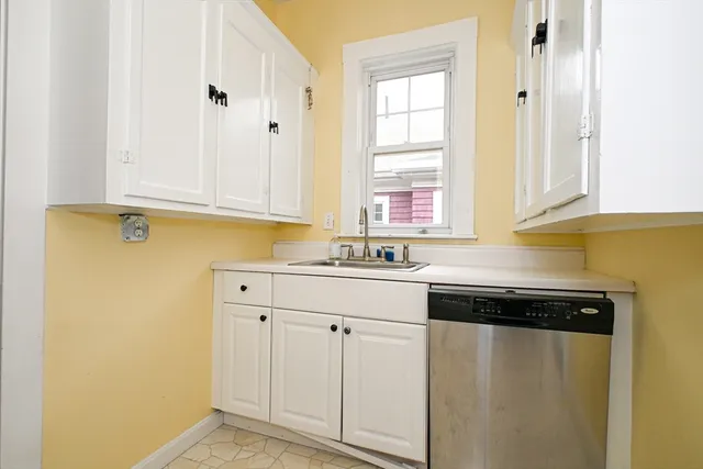 $3,800 | 226 Winchester Street, Unit 2, Brookline, MA 02446