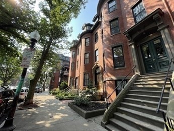 62 West Rutland Square, Unit 10 Boston, MA 02118 - Photo 6 of 6 a view of a pathway along the building