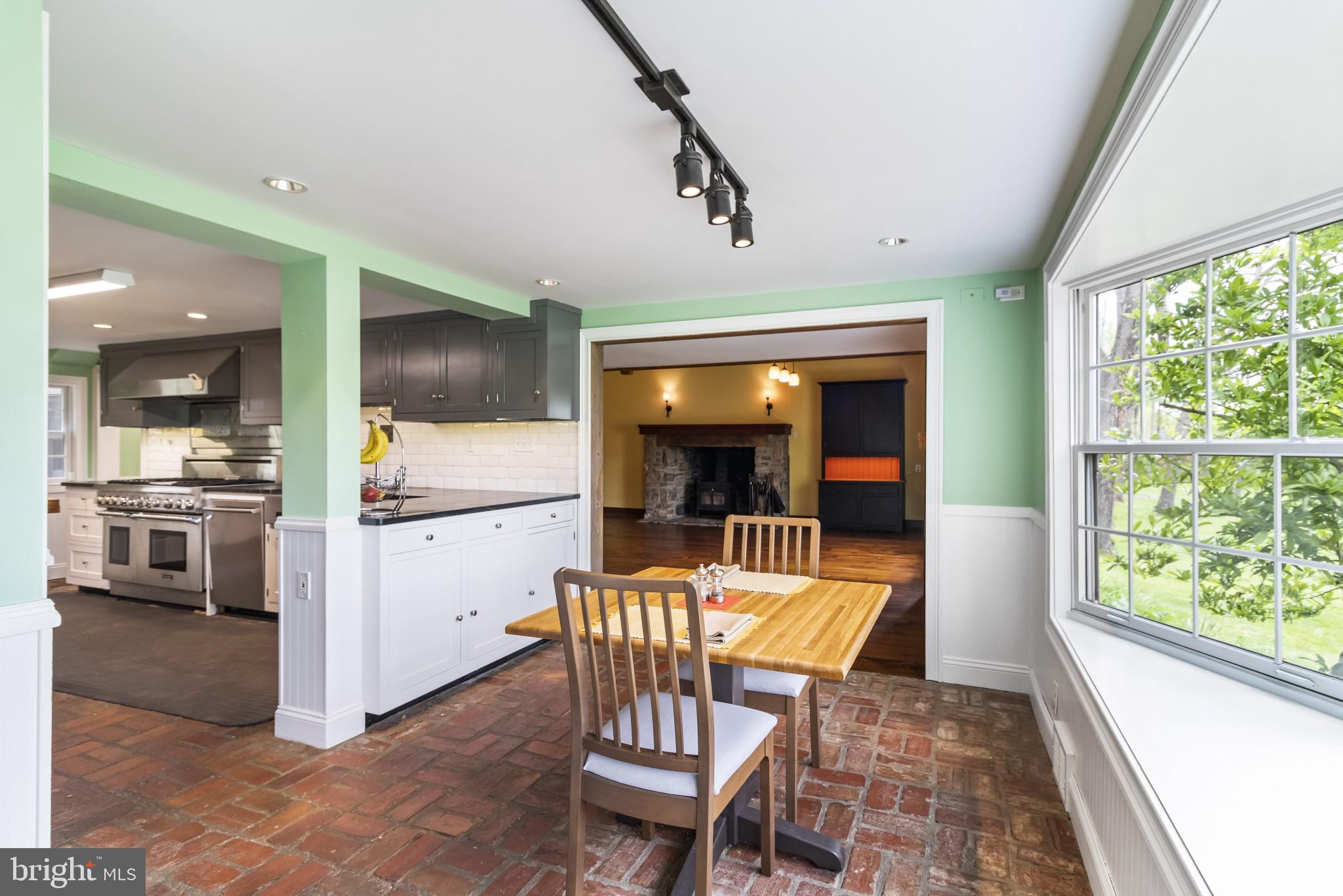 2035 Durham Road New Hope, PA 18938 - Photo 12 of 45 Breakfast Area