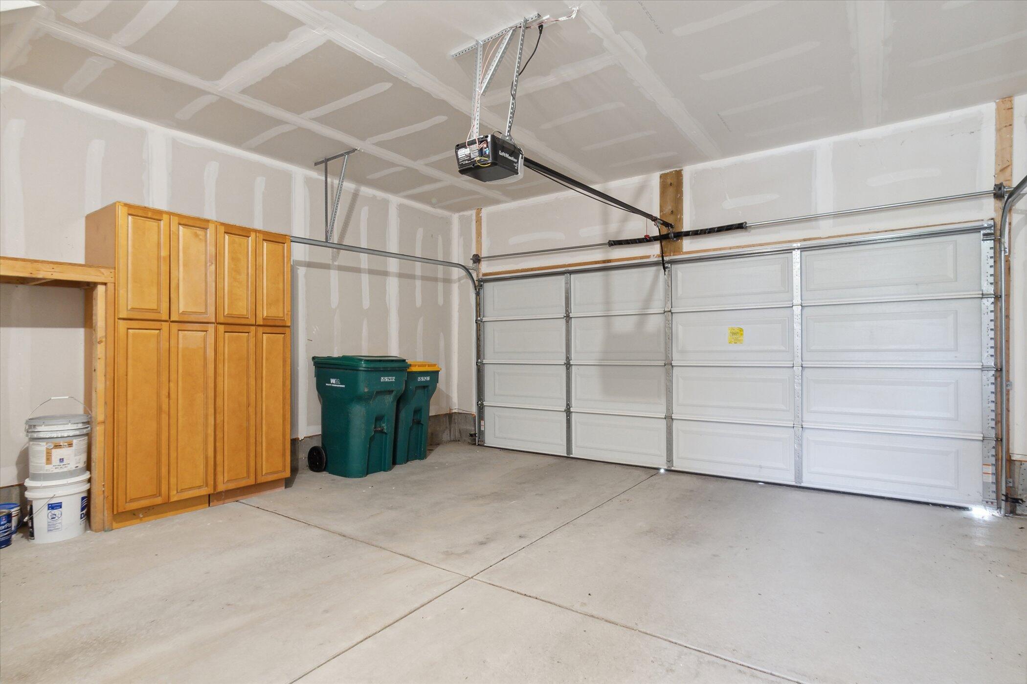 525 Jenny Way Brighton, MI 48116 - Photo 29 of 38 30-525-Jenny-Wy-Brighton-MI-48116-Window