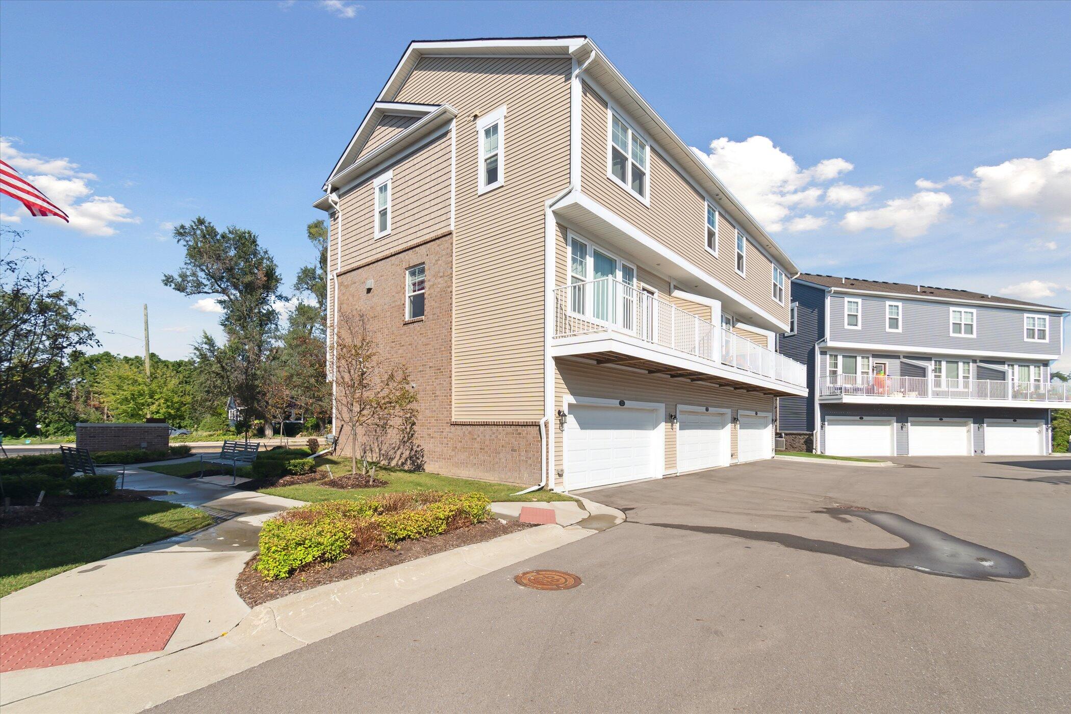 525 Jenny Way Brighton, MI 48116 - Photo 32 of 38 33-525-Jenny-Wy-Brighton-MI-48116-Window