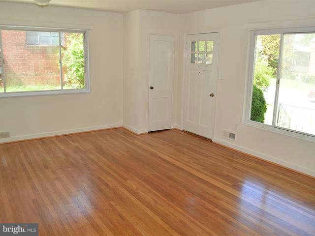 414 Penwood Road Silver Spring, MD 20901 - Photo 2 of 17 Living Room