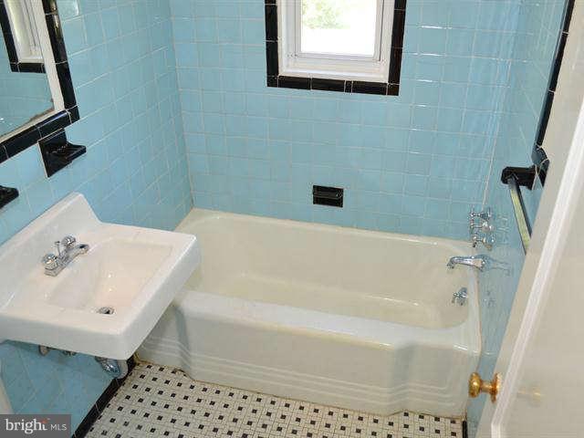 414 Penwood Road Silver Spring, MD 20901 - Photo 11 of 17 Bath