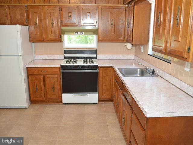 414 Penwood Road Silver Spring, MD 20901 - Photo 5 of 17 Kitchen