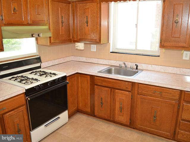 414 Penwood Road Silver Spring, MD 20901 - Photo 6 of 17 Kitchen