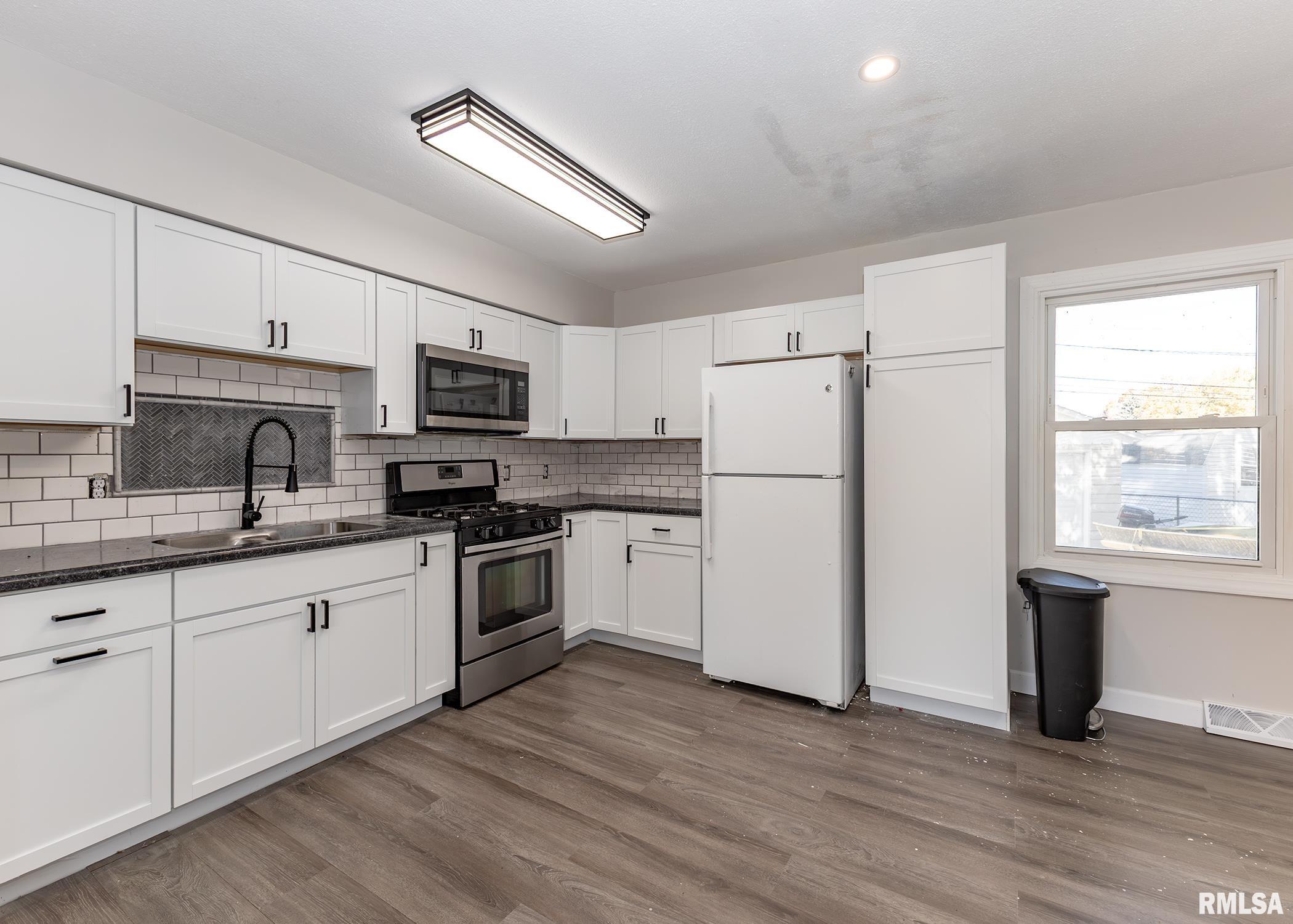 1430 4th Street Camanche, IA 52730 - Photo 8 of 21