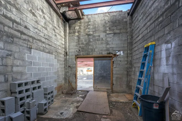 $8,500 | 517 Columbia Street, Hudson, NY 12534